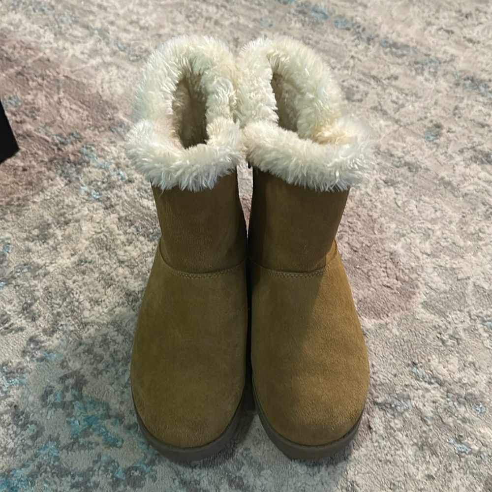 Women’s Universal Thread Mid Sherling Style Boots, Size 7